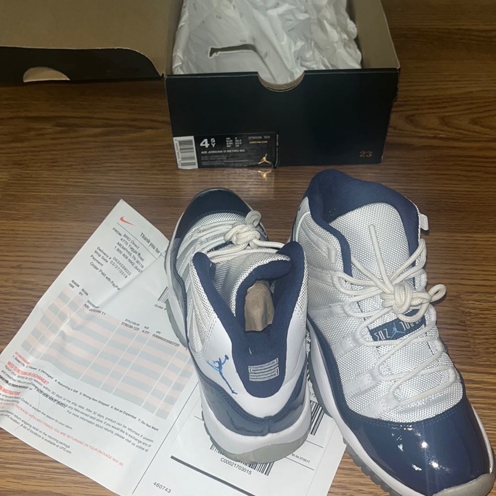 Jordan 11 university blue “win like mike” GS 4.5y used in good condition